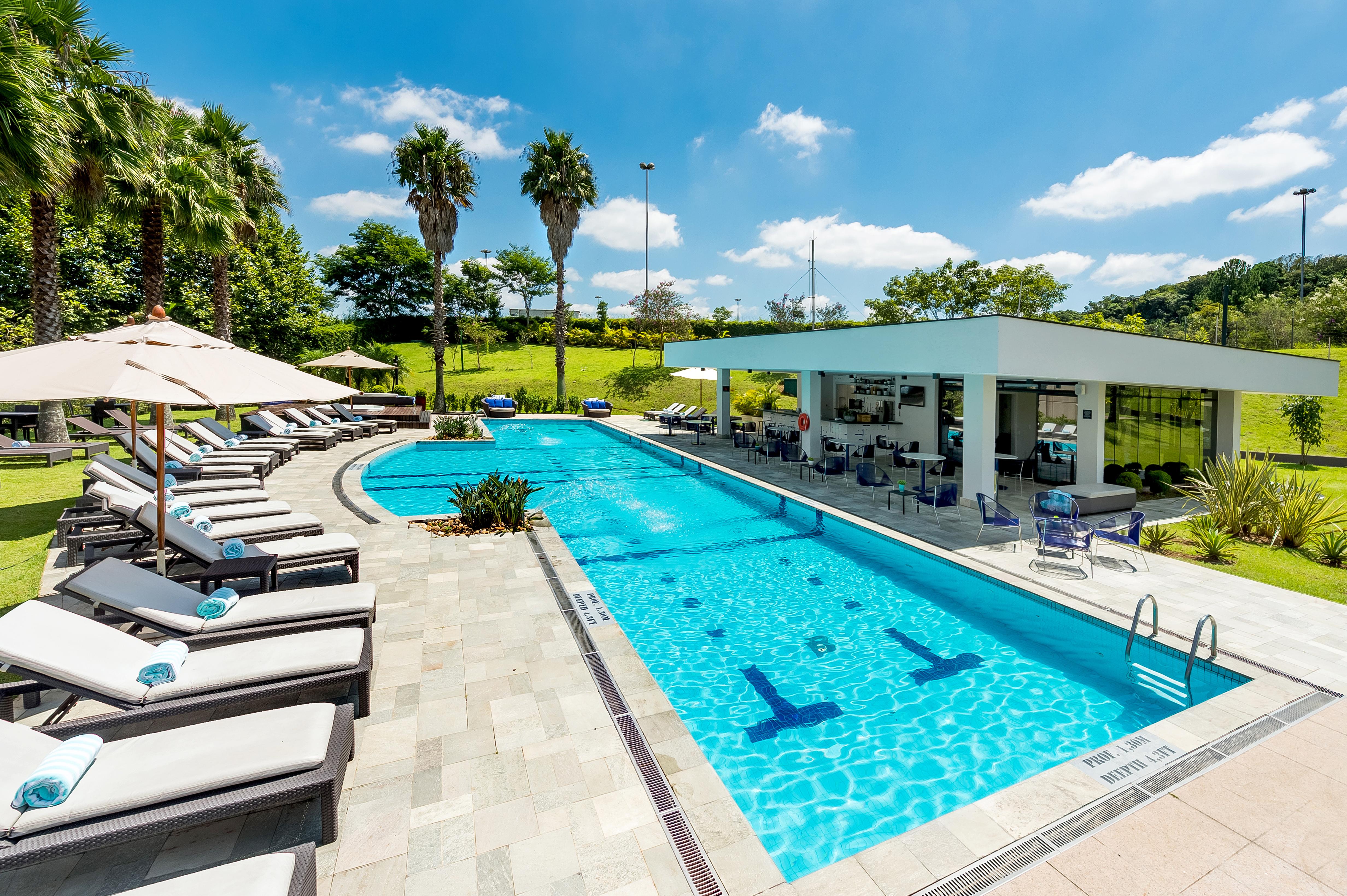Pullman Sao Paulo Guarulhos Airport Hotel Екстериор снимка The swimming pool at the hotel