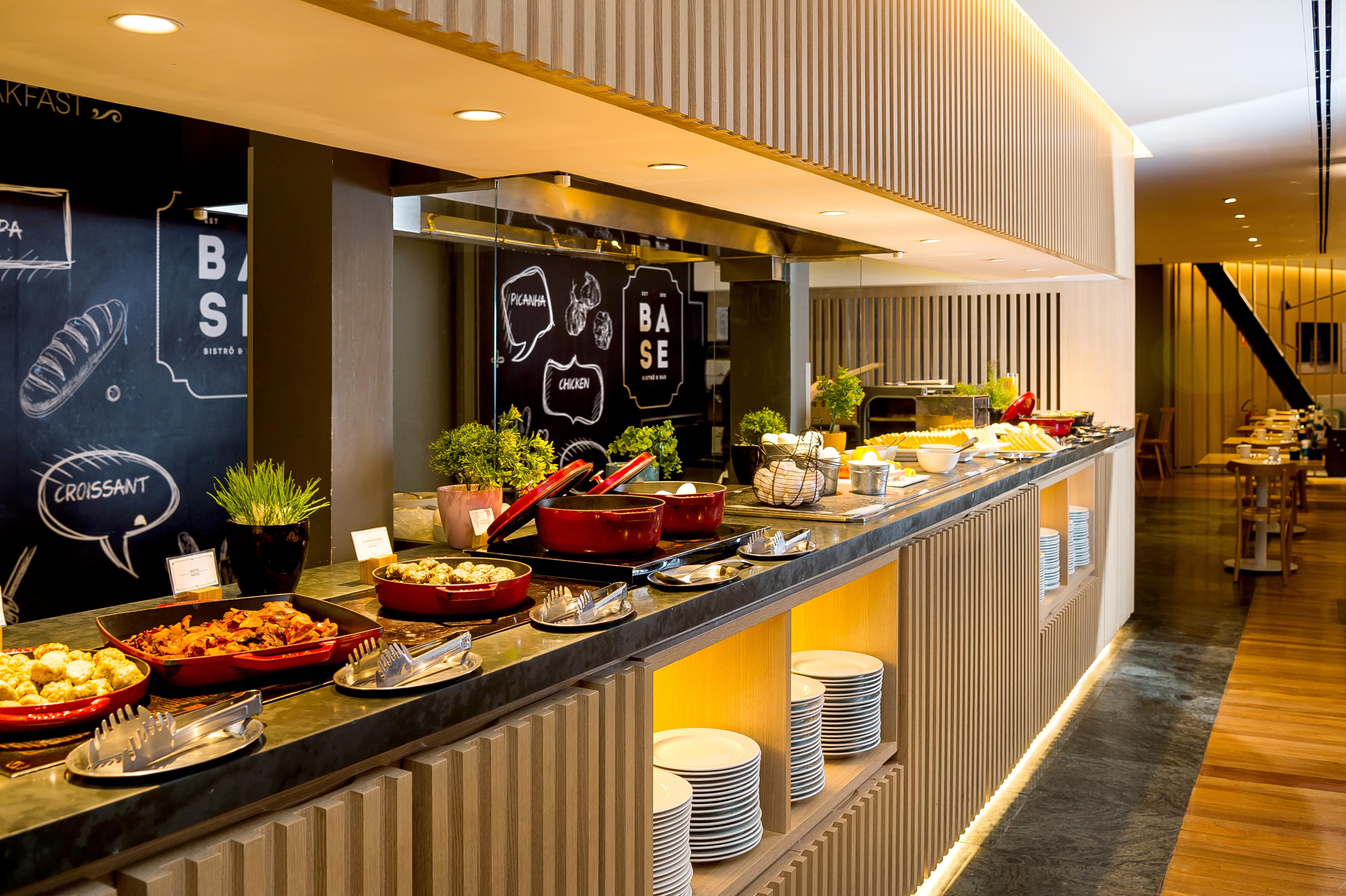 Pullman Sao Paulo Guarulhos Airport Hotel Екстериор снимка A buffet at a hotel